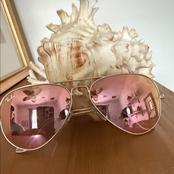 Ray-Ban Aviator Sunglasses with Rose Lenses - Picture 1 of 7